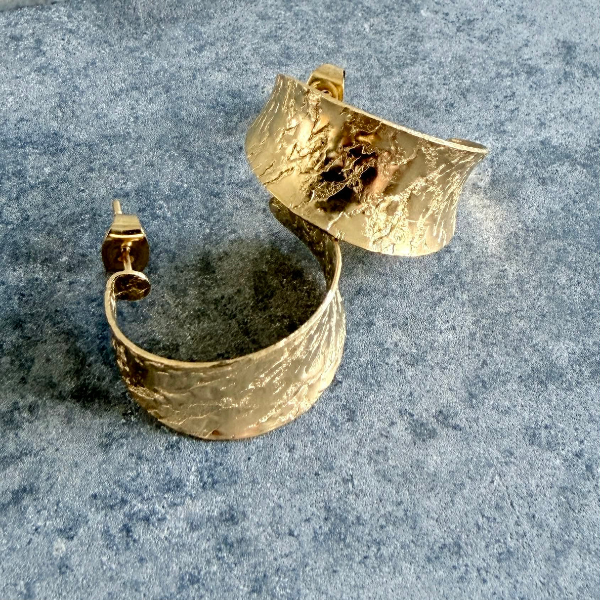 Lokkar hamraðri áferð hálfhringur