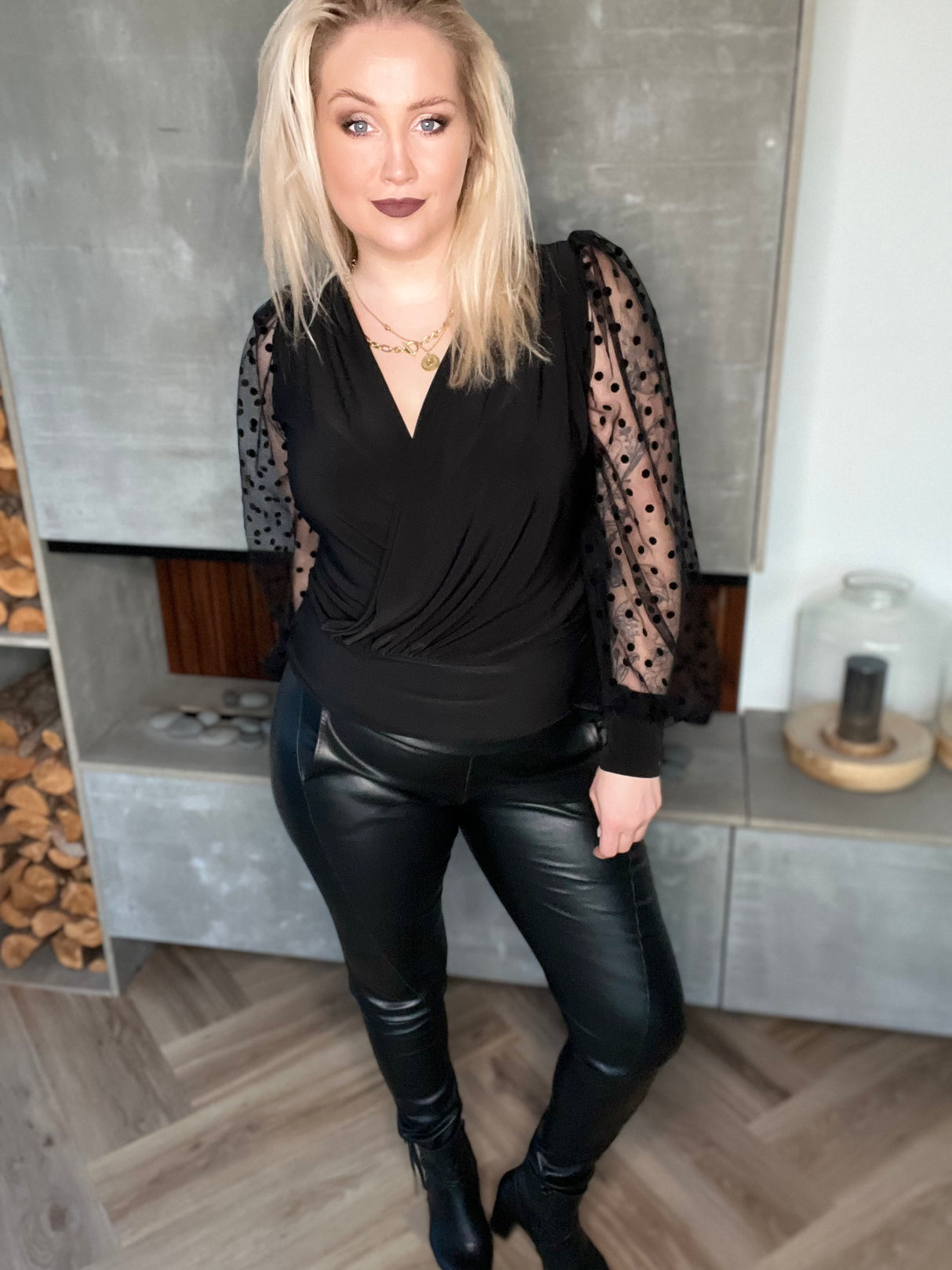 Júlía buxur leðurlíkis svartar