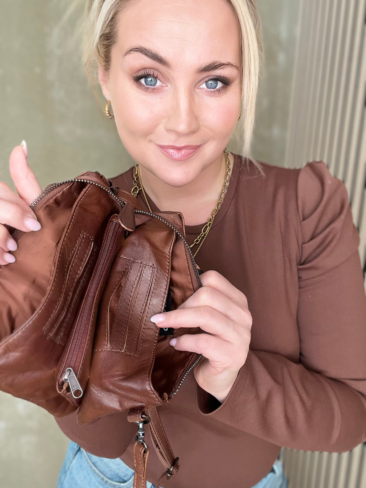Crossbody taska með mörgum hólfum