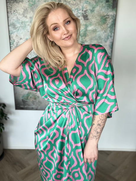 Dögg wrap satin kjóll