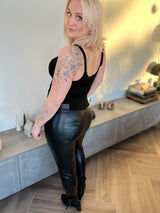 Júlía buxur leðurlíkis svartar