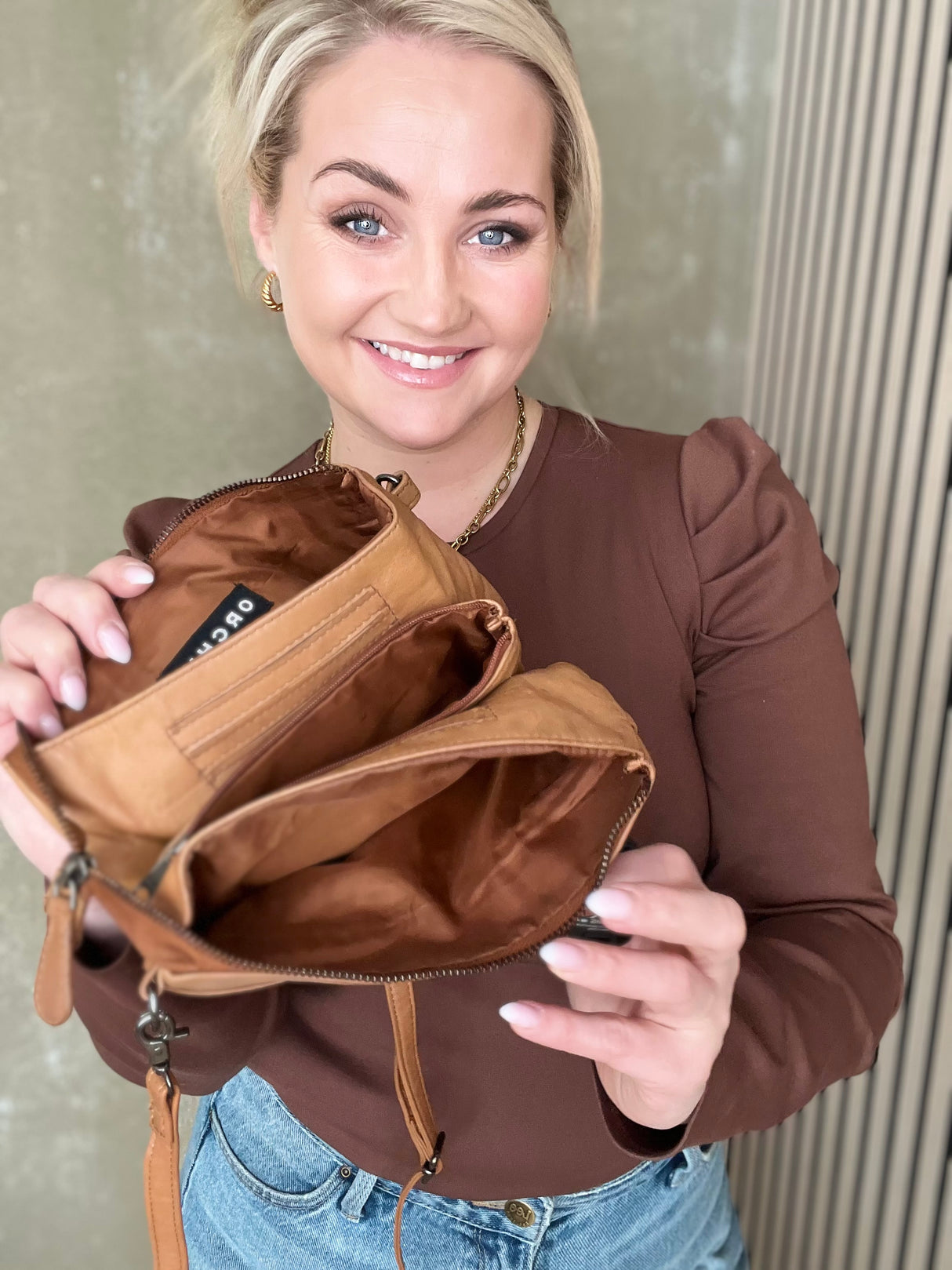 Crossbody taska með mörgum hólfum