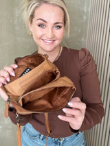 Crossbody taska með mörgum hólfum