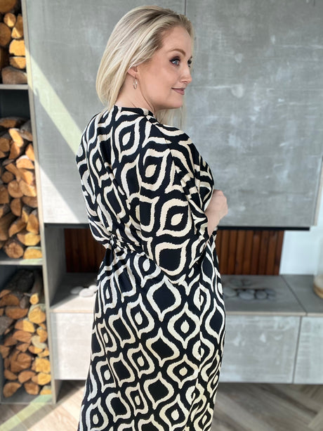 Dögg wrap satin kjóll