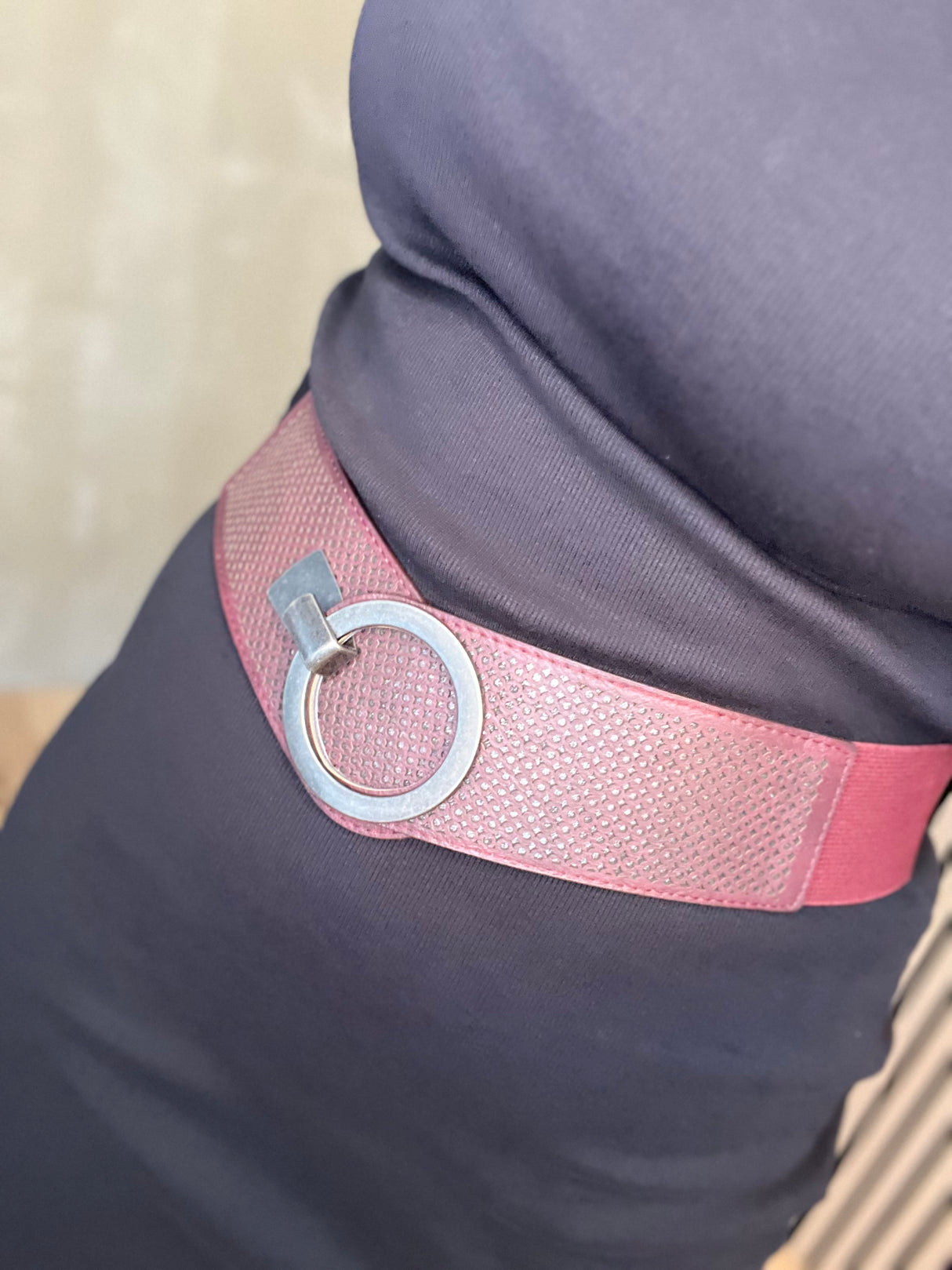 Rústrautt teygjubelti