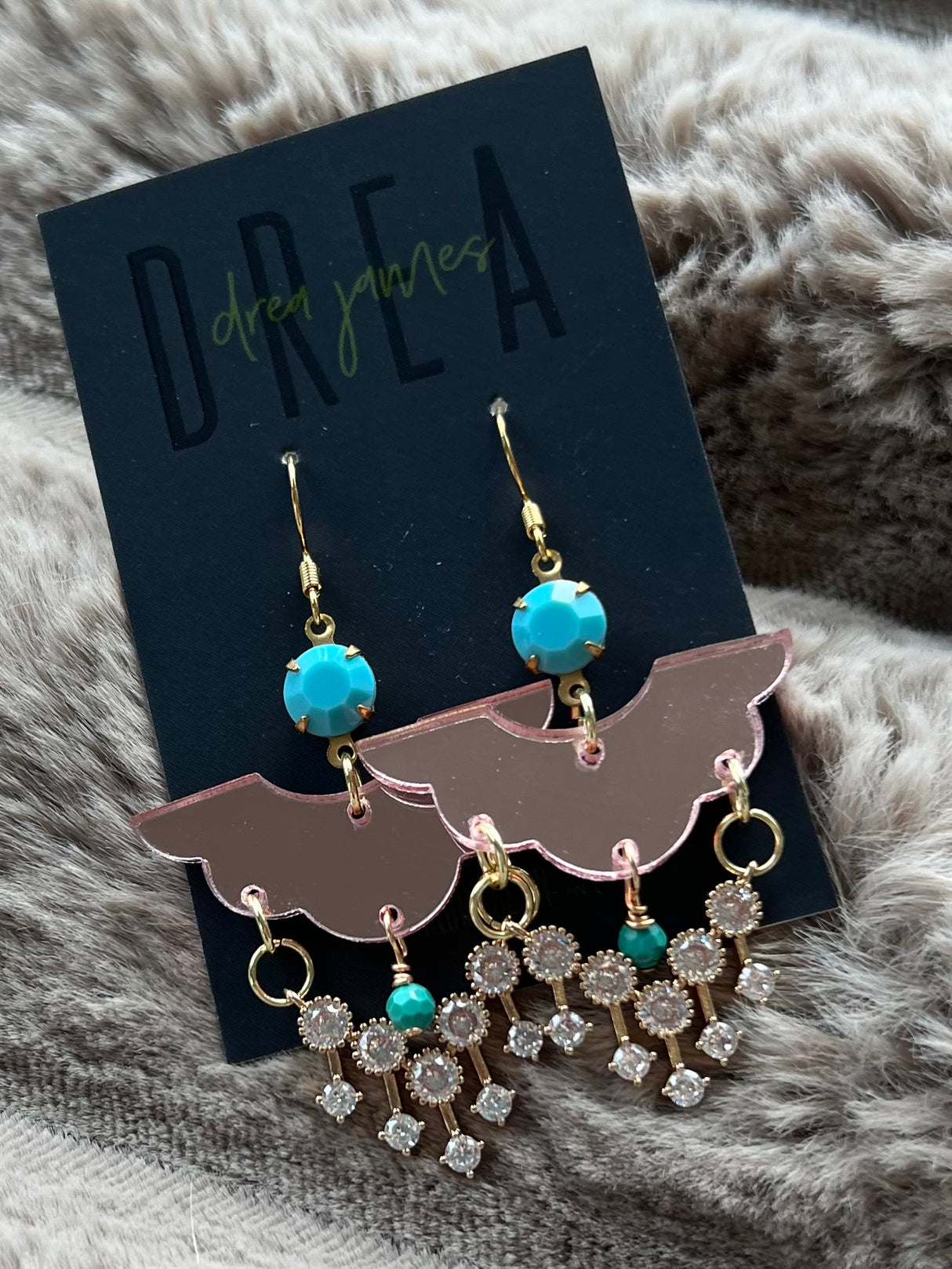 Lokkar DREA - engin tvö pör eins!