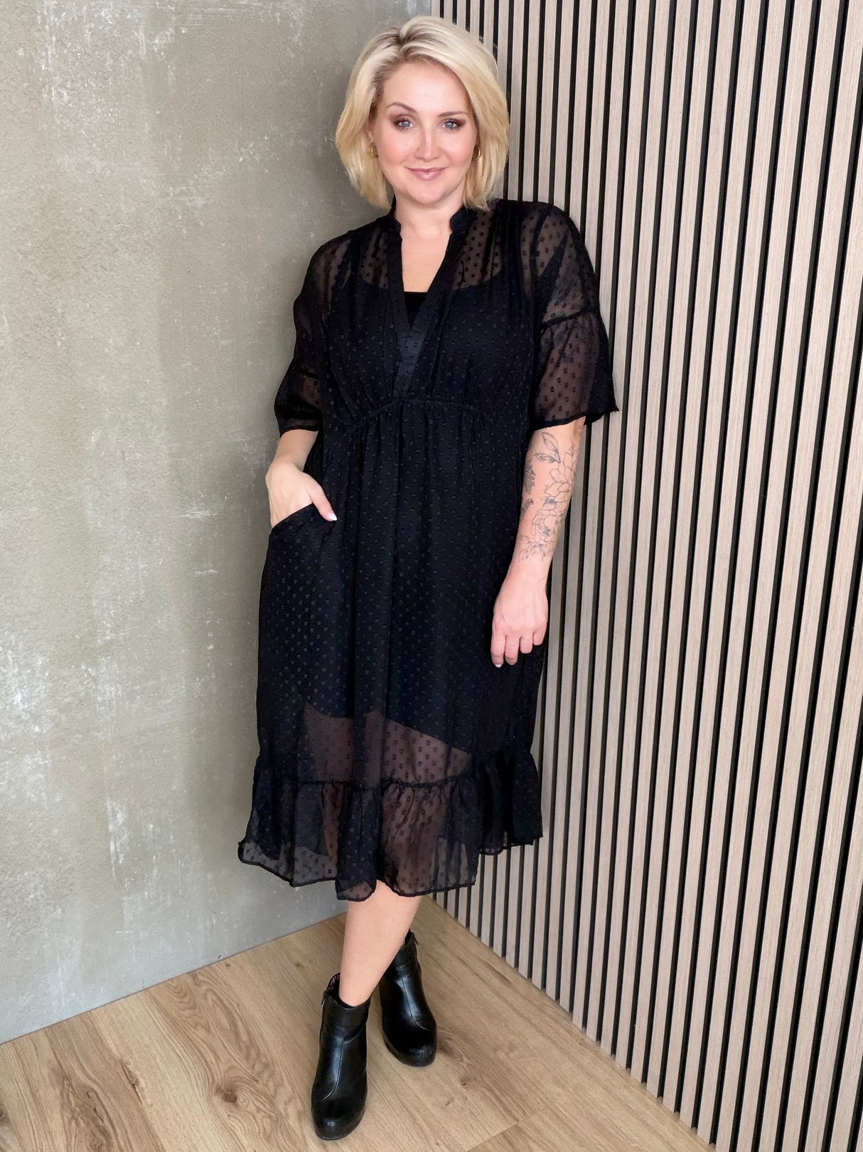 Karolina kjóll doppóttur