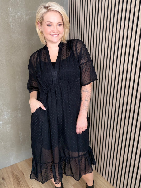 Karolina kjóll doppóttur