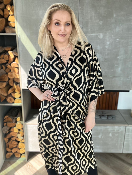 Dögg wrap satin kjóll