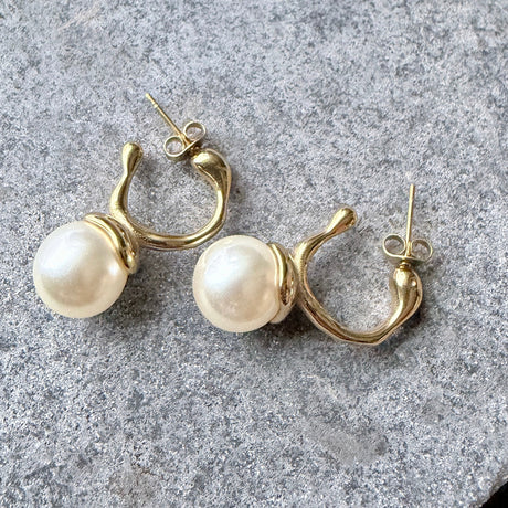 Perlulokkar á óreglulegum hring