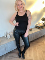 Júlía buxur leðurlíkis svartar