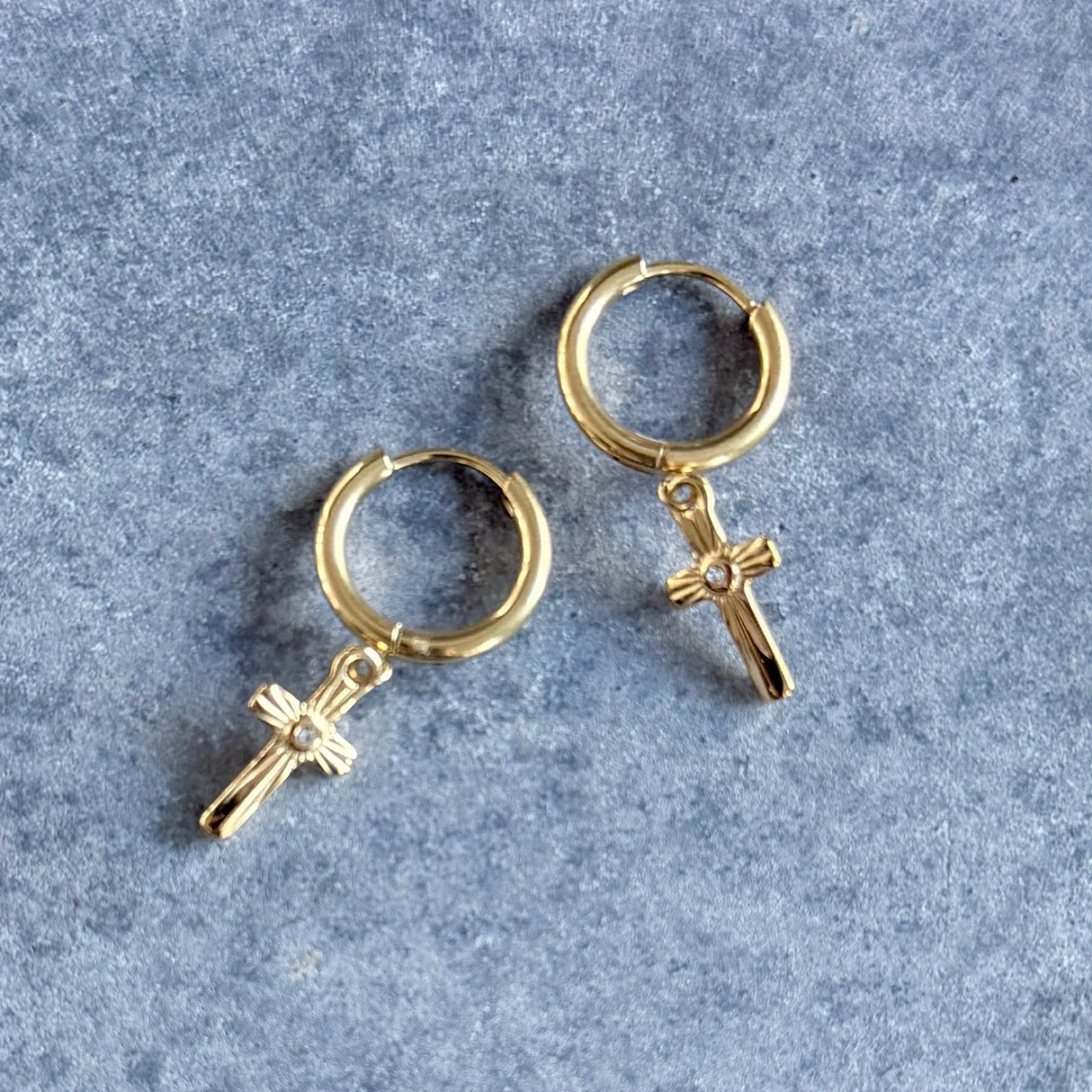 Lokkar með hringlás kross/gylltir