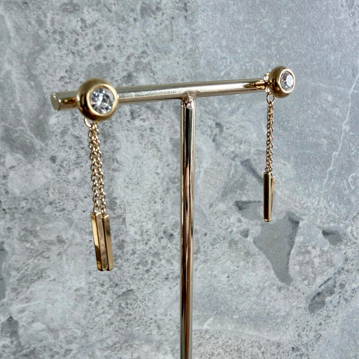 Lokkar með keðju og semelíustein