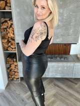 Leðurlíkis buxur kvart, svartar