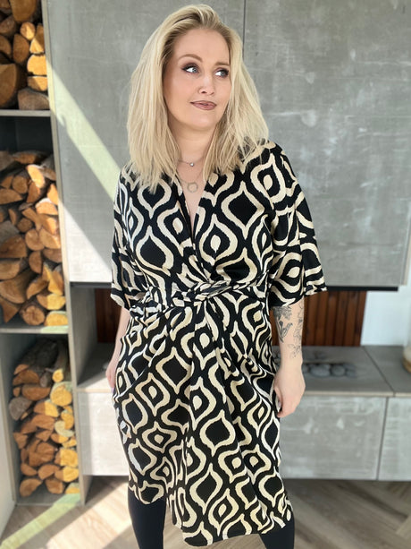 Dögg wrap satin kjóll