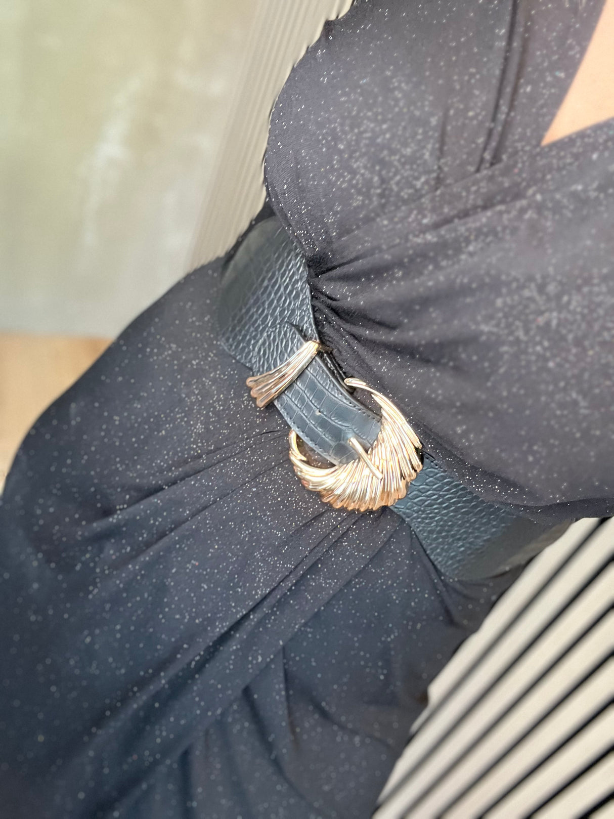 Teygjubelti leðurlíki með skeljasylgju