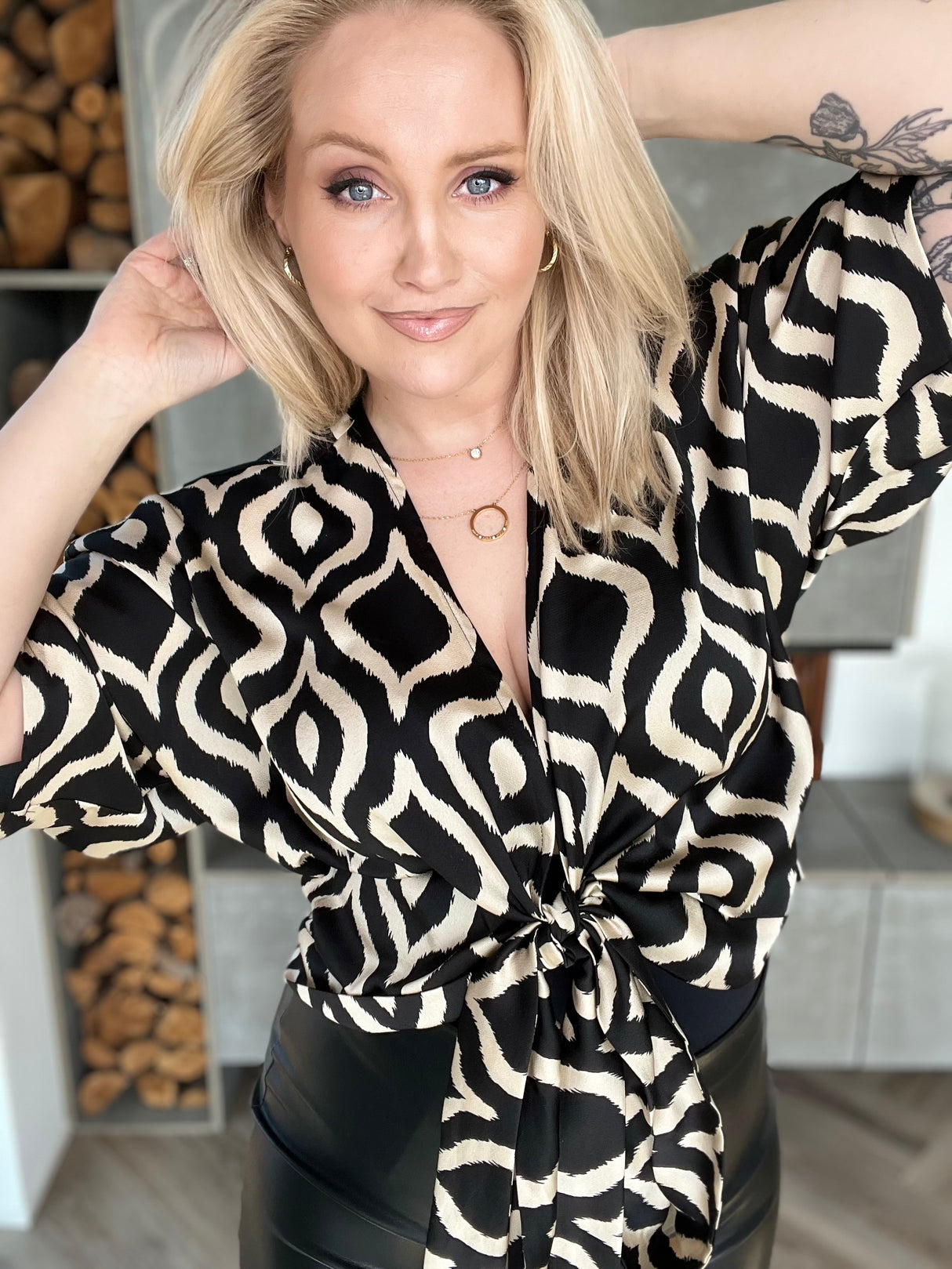 Dögg wrap satin toppur