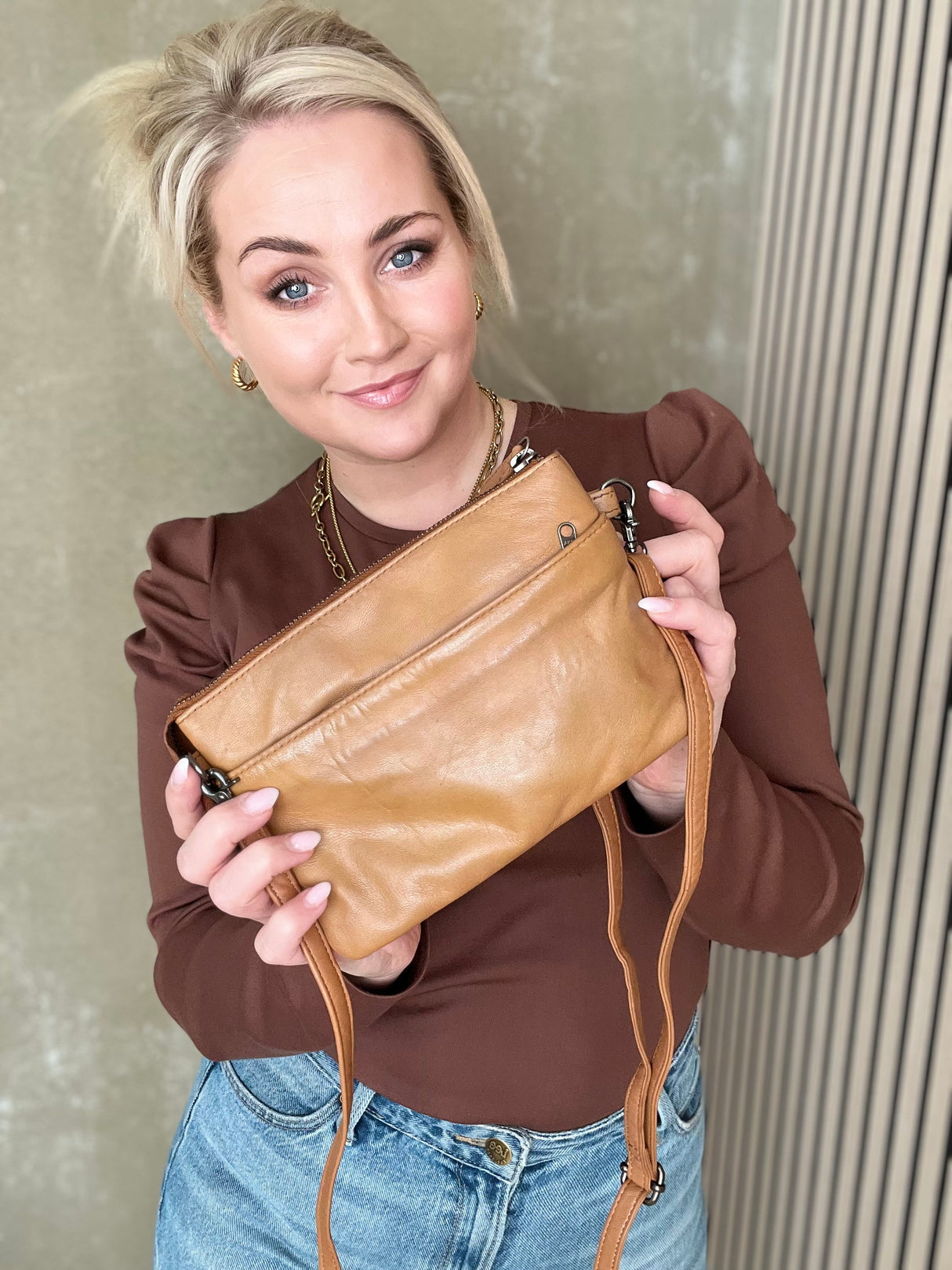 Crossbody taska með mörgum hólfum