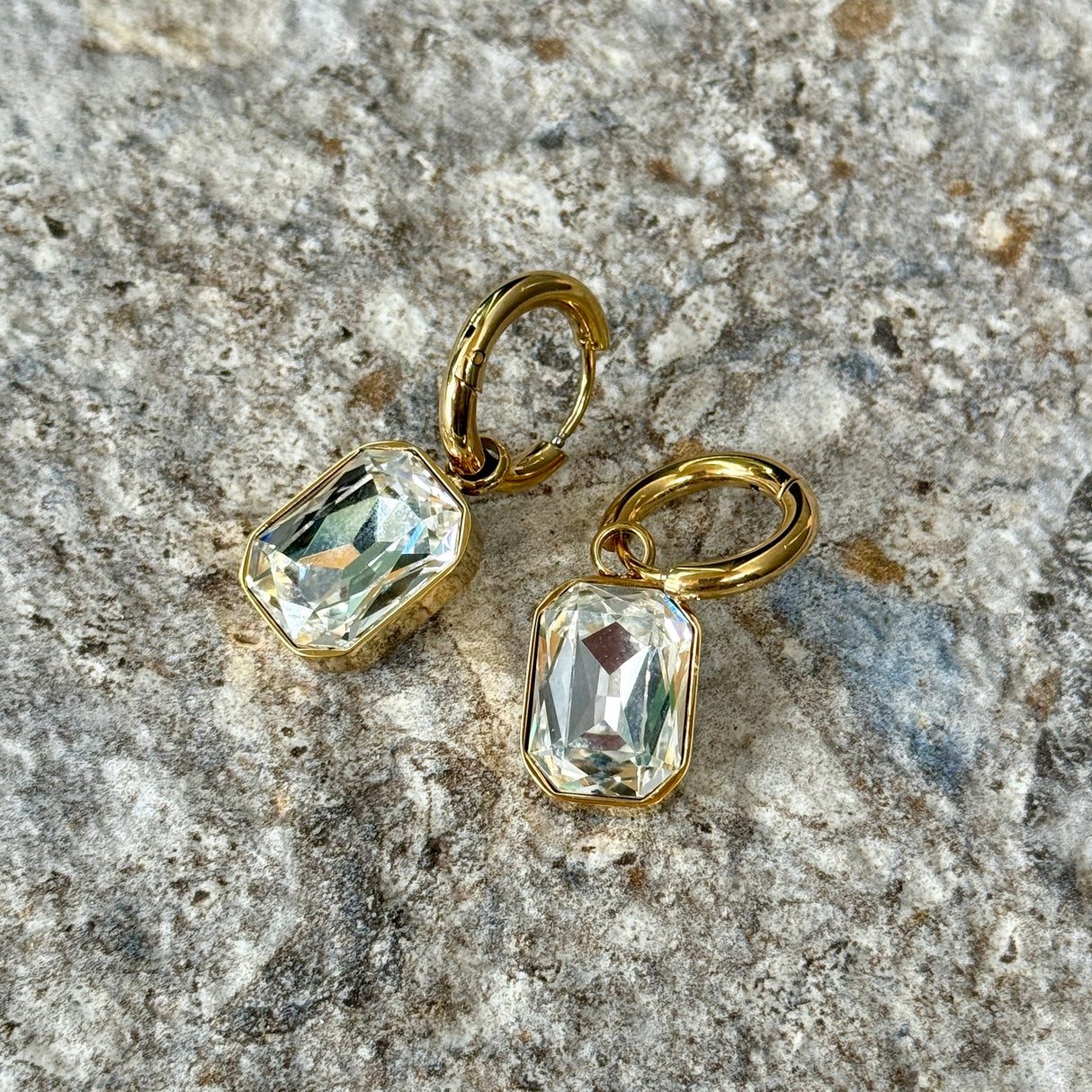 Dangle Kristalslokkar með hringlás