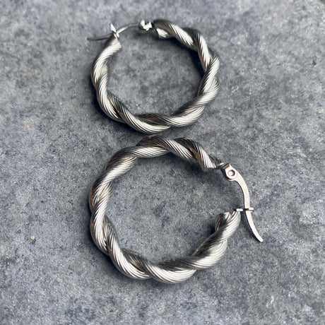 Lokkar snúnir kaðlar 3cm í þvermál.