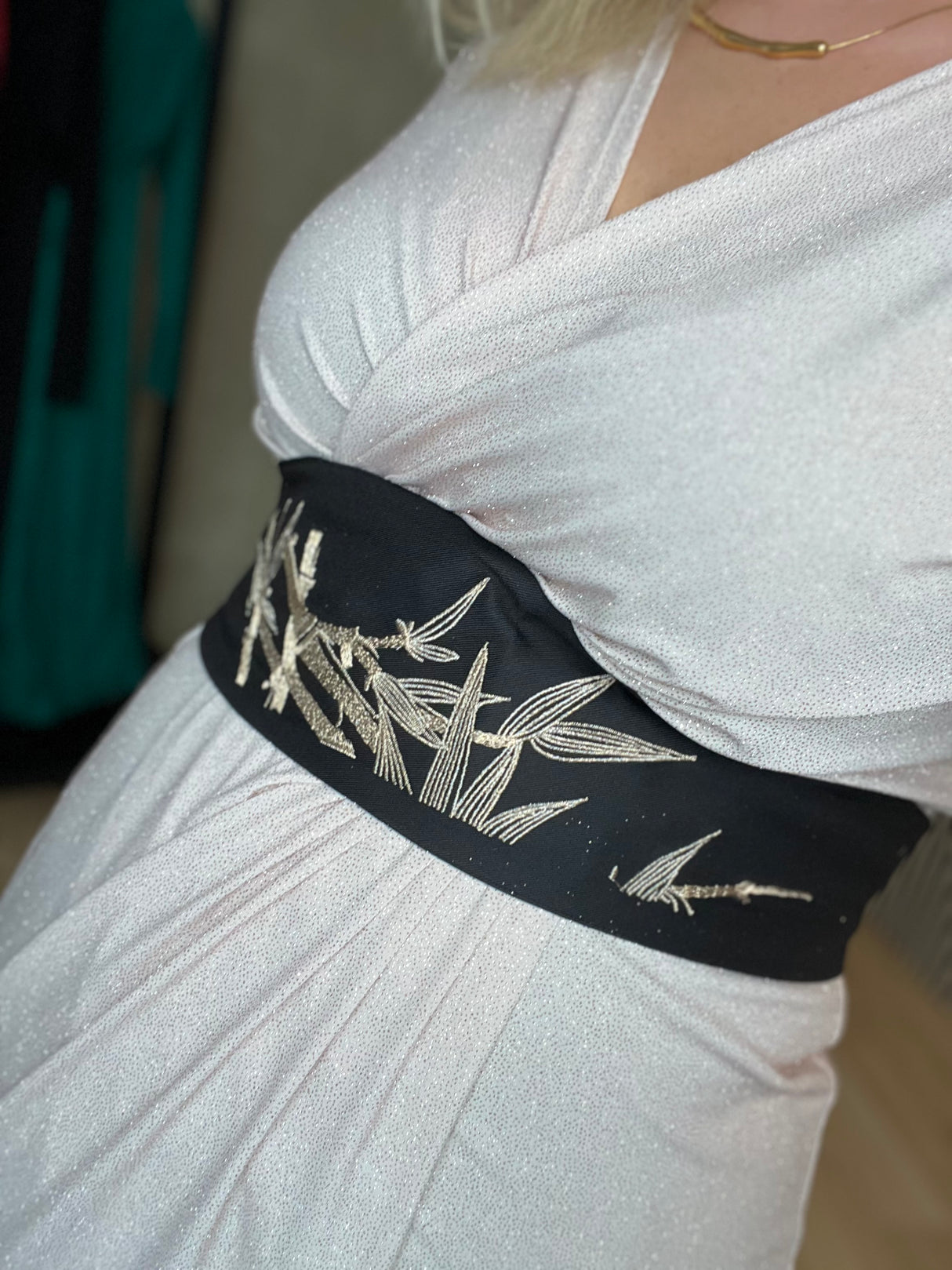 Mittislindi með útsaum