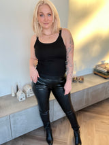 Júlía buxur leðurlíkis svartar