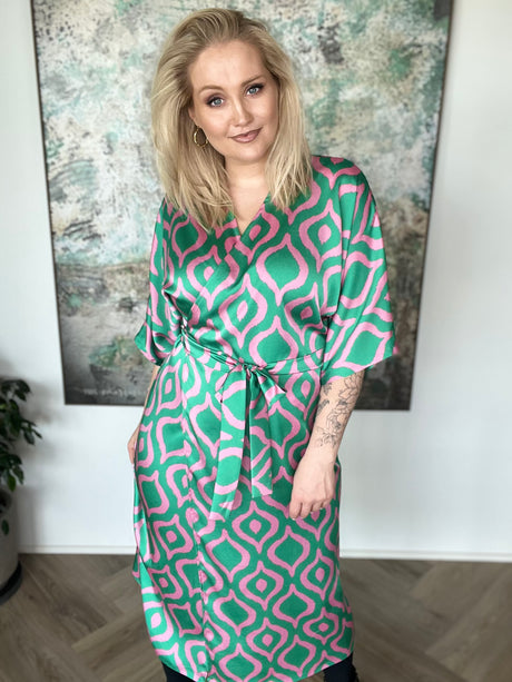 Dögg wrap satin kjóll