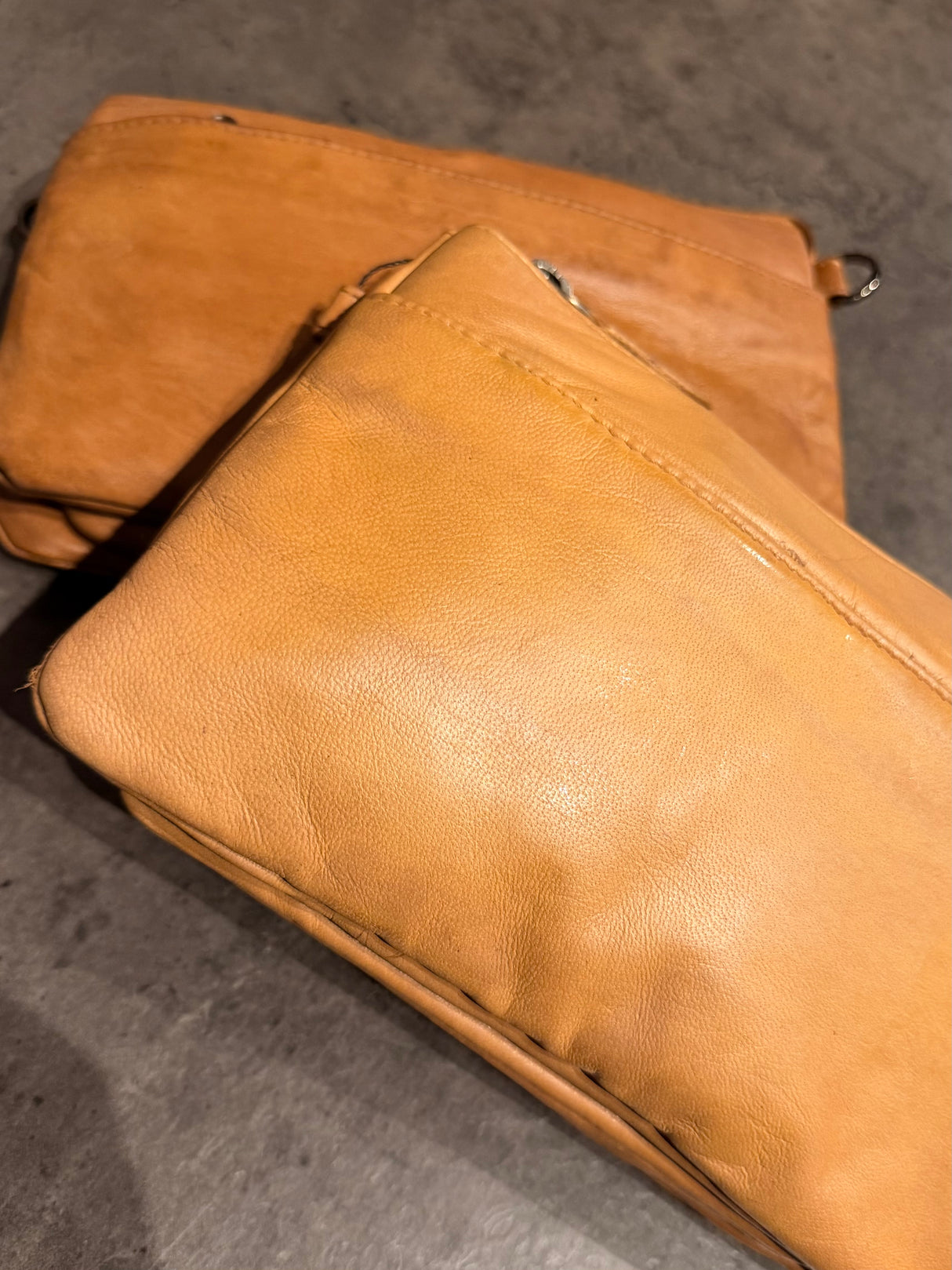 Crossbody taska með mörgum hólfum