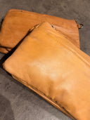Crossbody taska með mörgum hólfum