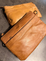 Crossbody taska með mörgum hólfum