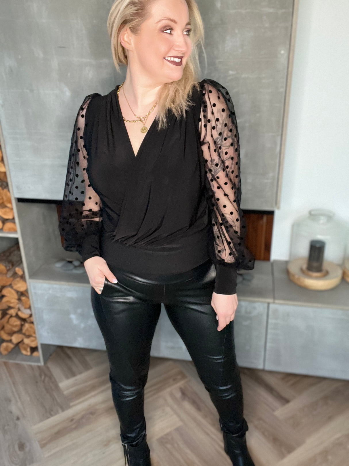 Júlía buxur leðurlíkis svartar