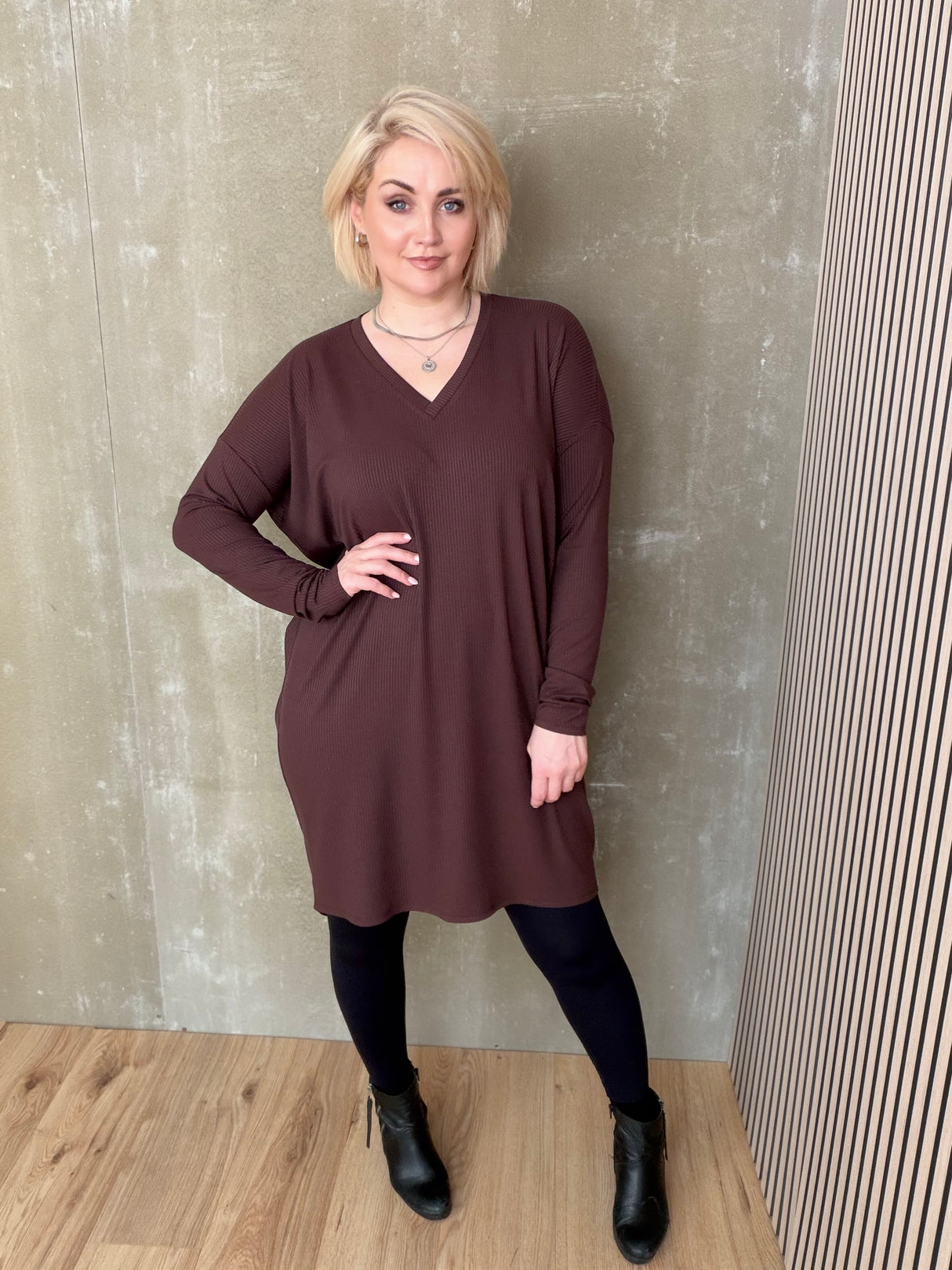 Brim kjóll V-hálsmál bambus