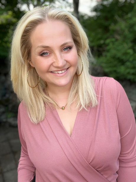 Krista hálsmen með tvöfaldri keðju og kúlu