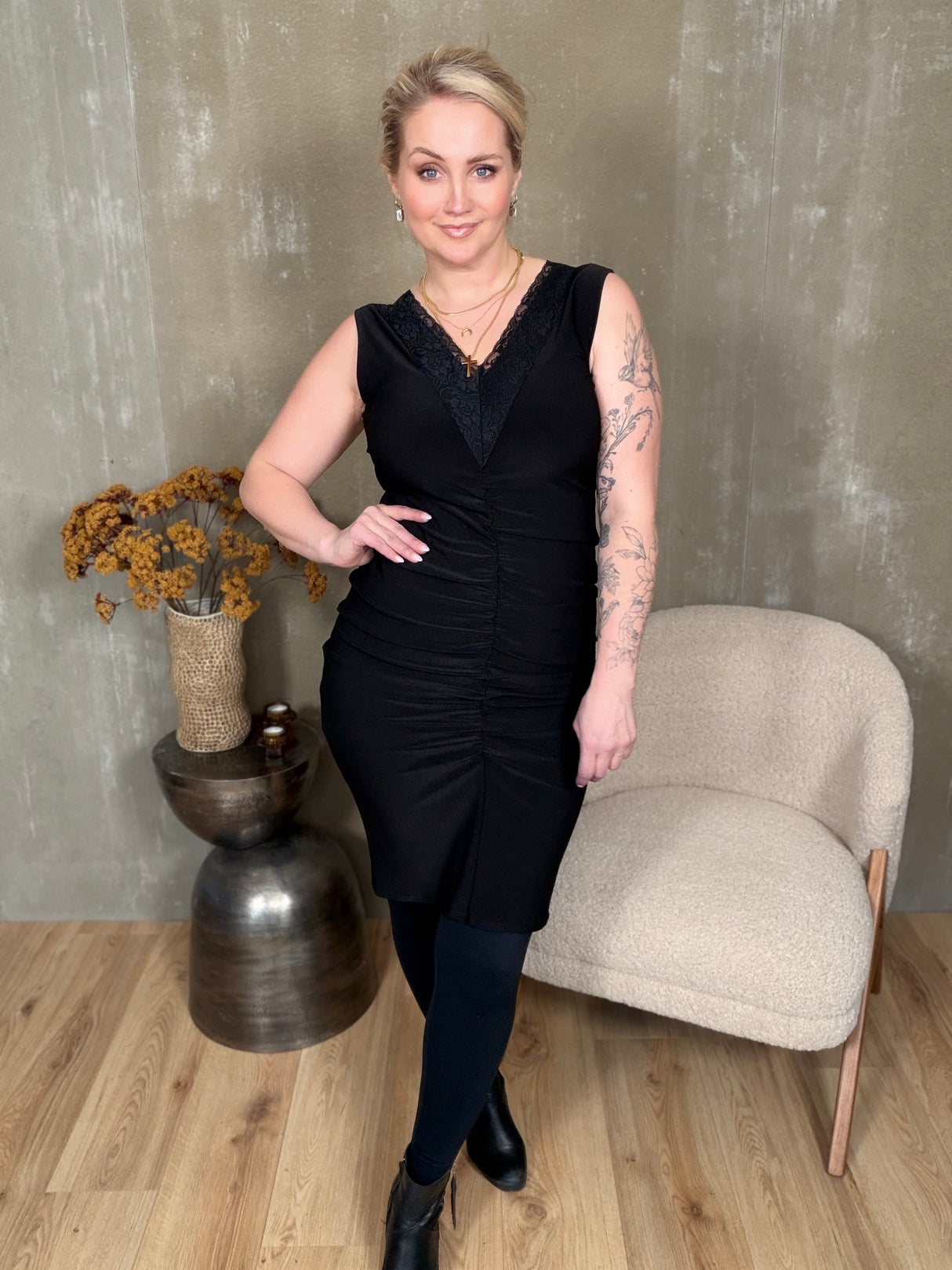 Spjót kjóll sv ermalaus