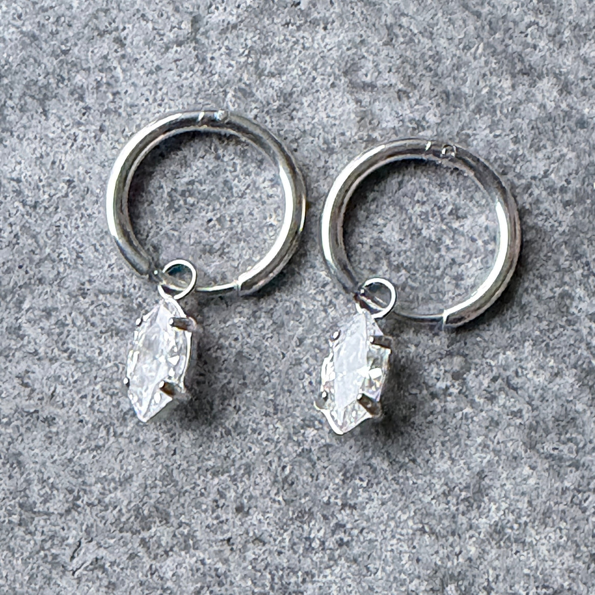 Lokkar með dropastein