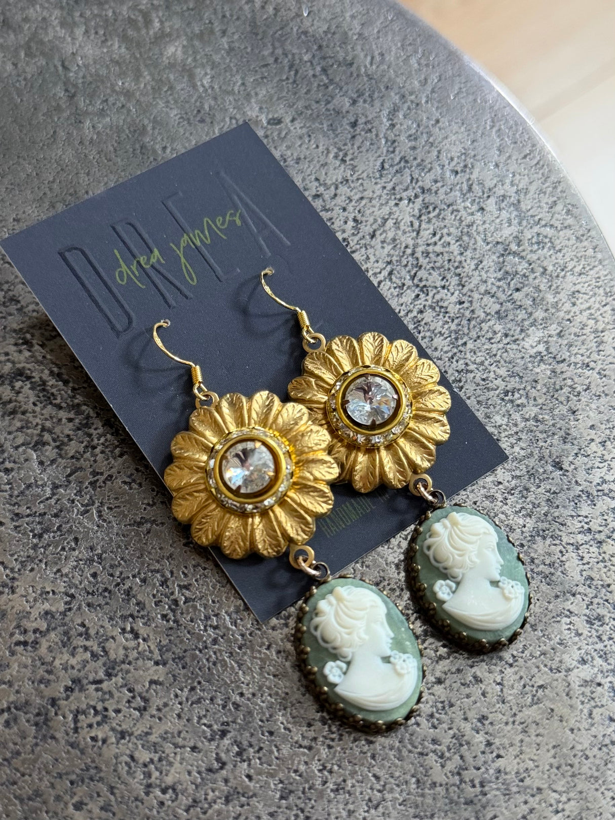 Lokkar DREA - engin tvö pör eins!