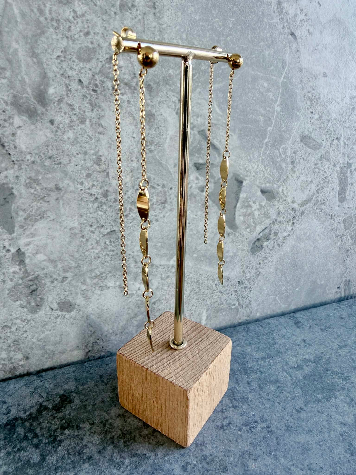 Lokkar með laufum og keðju festingu