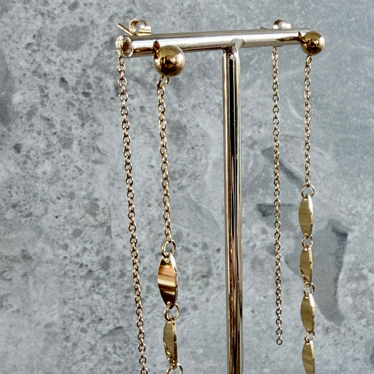 Lokkar með laufum og keðju festingu