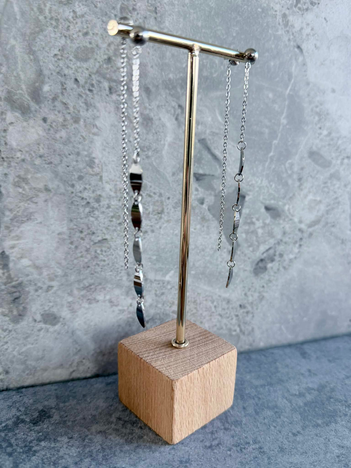 Lokkar með laufum og keðju festingu